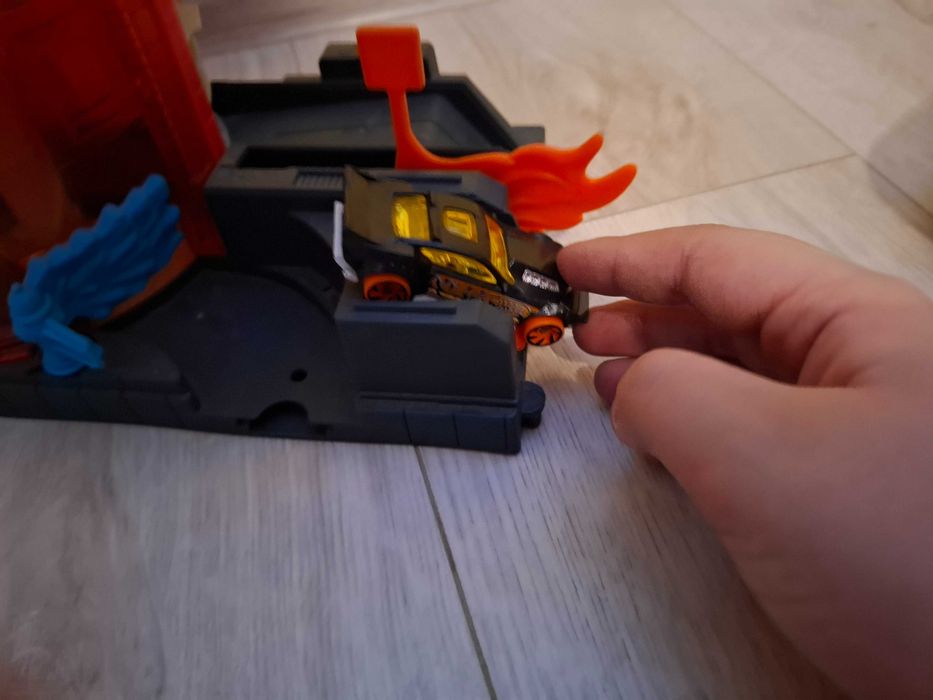 Hot Wheels Ratunkowa Remiza Strażacka