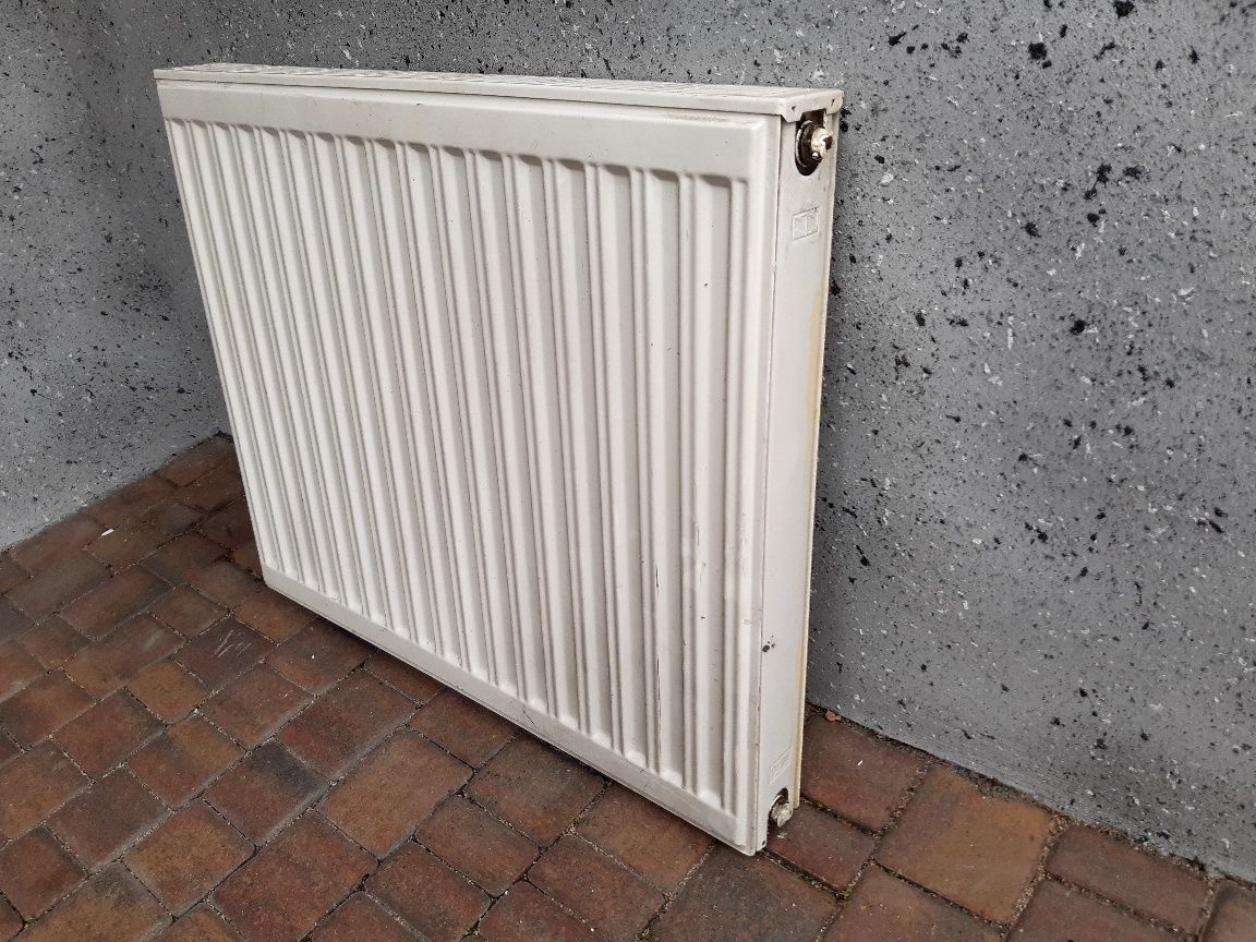 Grzejnik panelowy 750mm x 600mm, przyłącze dolne lewe