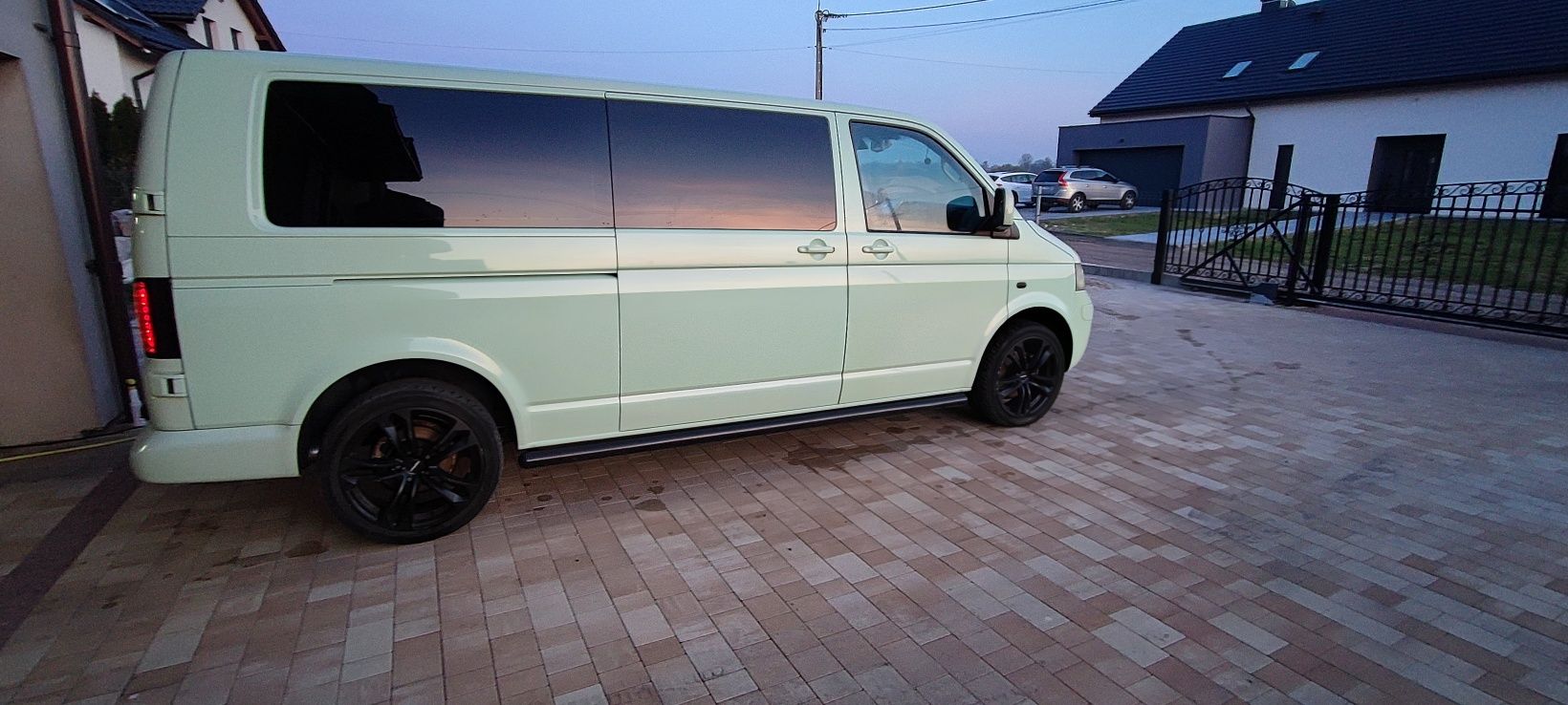 VW T5 Caravelle 2.5tdi 174km AUTOMAT 9os,  DŁUGI ,Cena do 13.07  , OKA