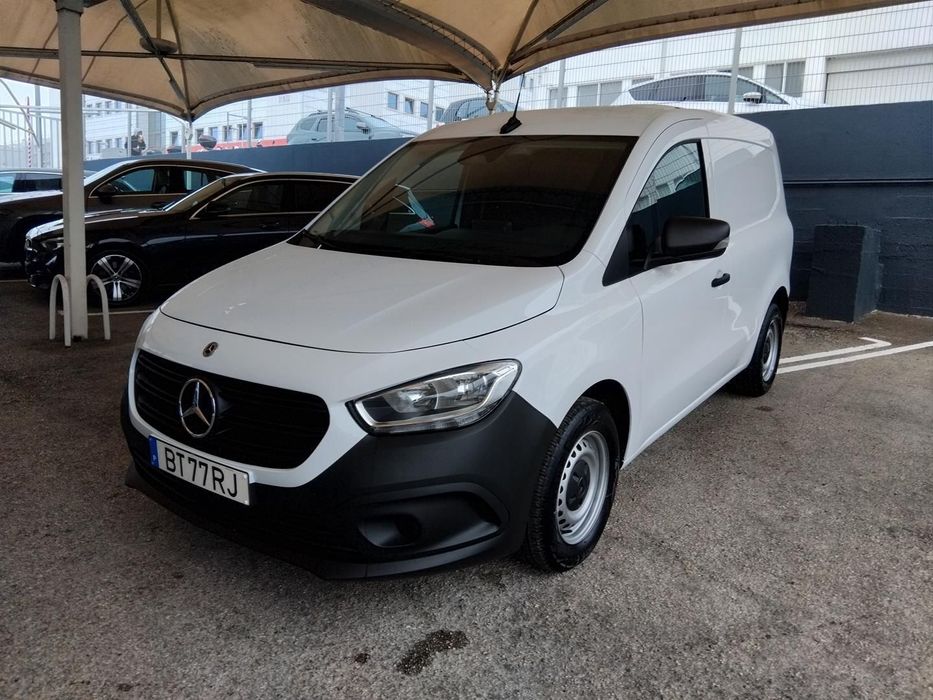 Mercedes-Benz Furgão Standard 110CDI/27