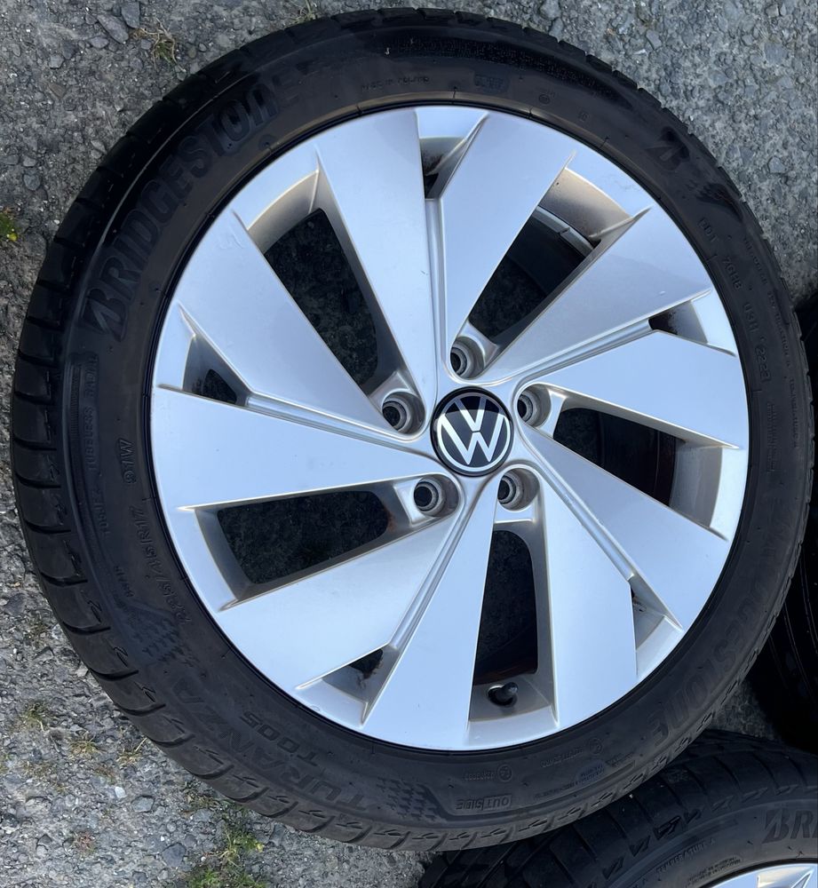 Oryginalne kola Volkwagen Golf 8 z oponami letnimi 225/45