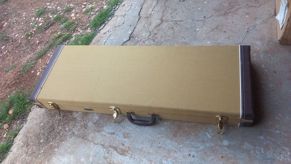 Guitarra eléctrica FENDER Strat. Squier