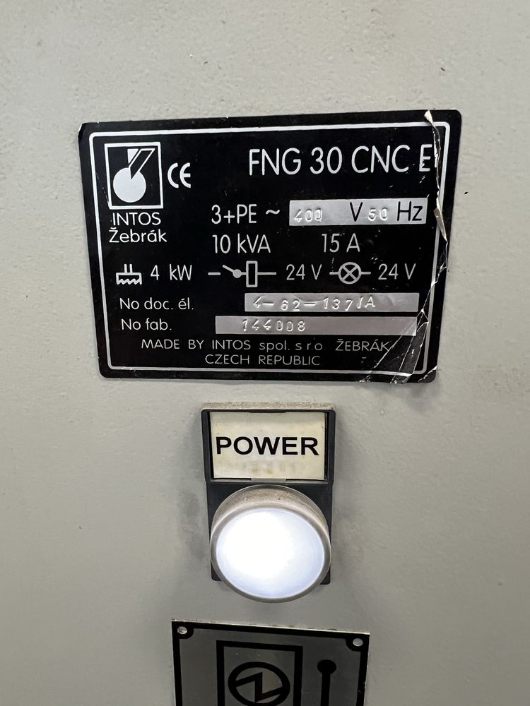 Frezarka narzedziowa cnc TOS Intos zebrak