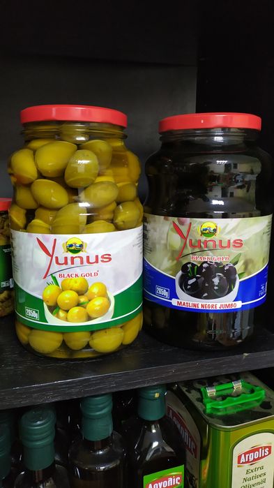 Оливки та маслини гіганти калібровані.