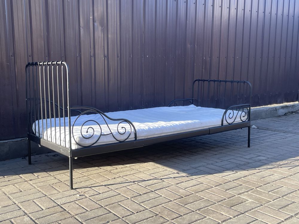 Чорне металеве односпальне ліжко 80х200 з матрасом. Кровать з Європи