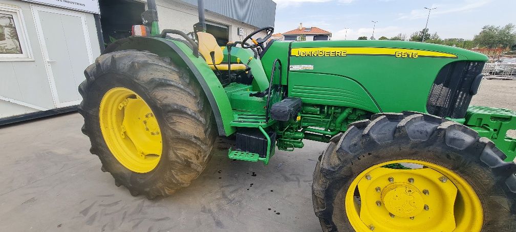 Trator JOHN DEERE 5515