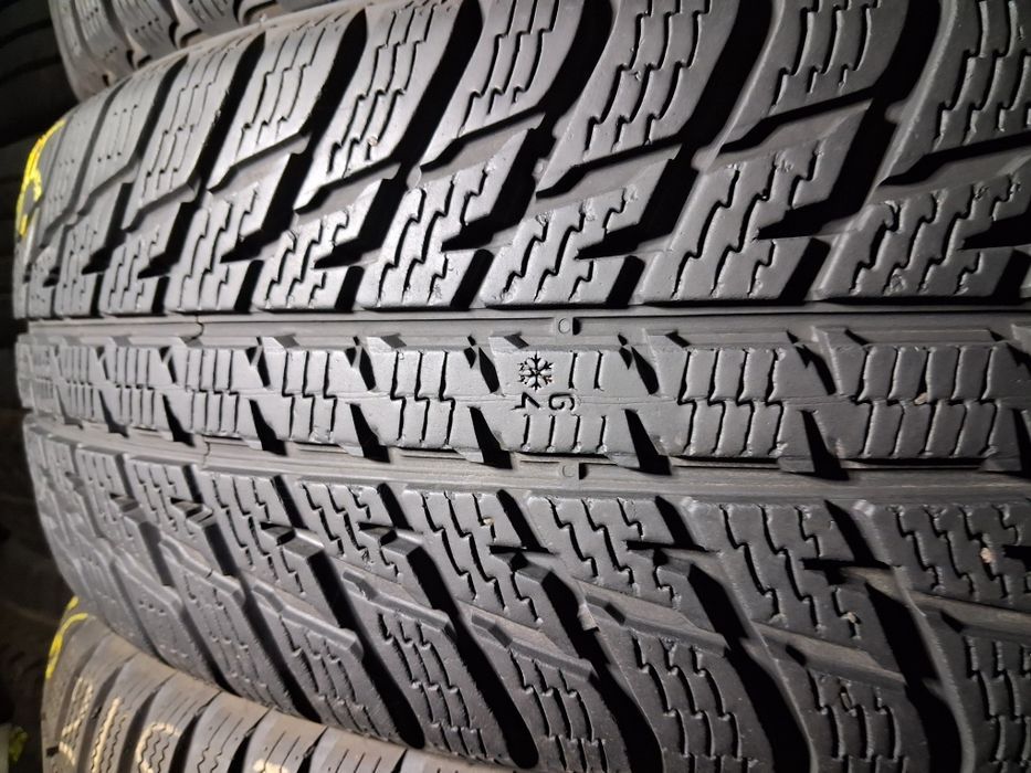 ПАРА Шин б/у зима 215/70-16 Nokian WR SUV 3