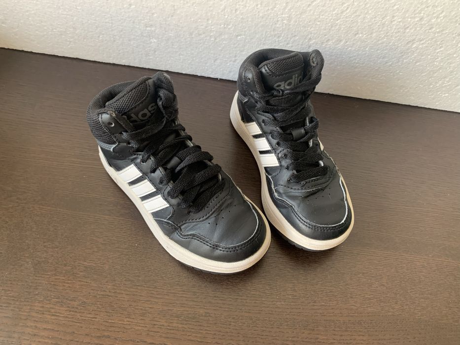 Sapatilhas botas adidas pretas 28