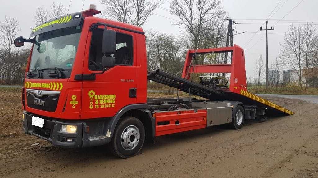 MAN 12.220 Hydrauliczna platforma, widelec oraz hydrauliczna wciągarka