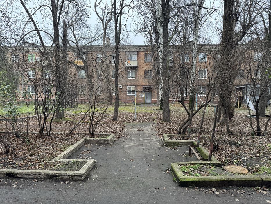 Продаж 3 кім квартри, сталінка, 74,3 м.кв, центр Югока, 2 поверх