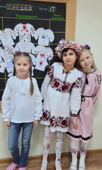 Вʼязана сукня-вишиванка