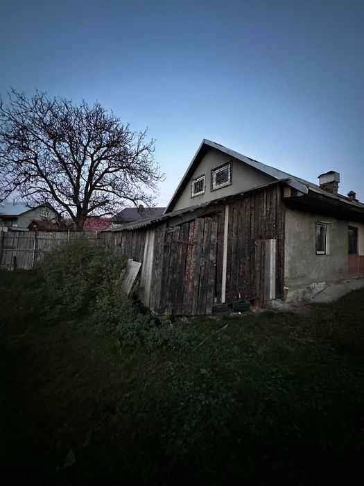 Продається комерційна споруда в смт.Дубове