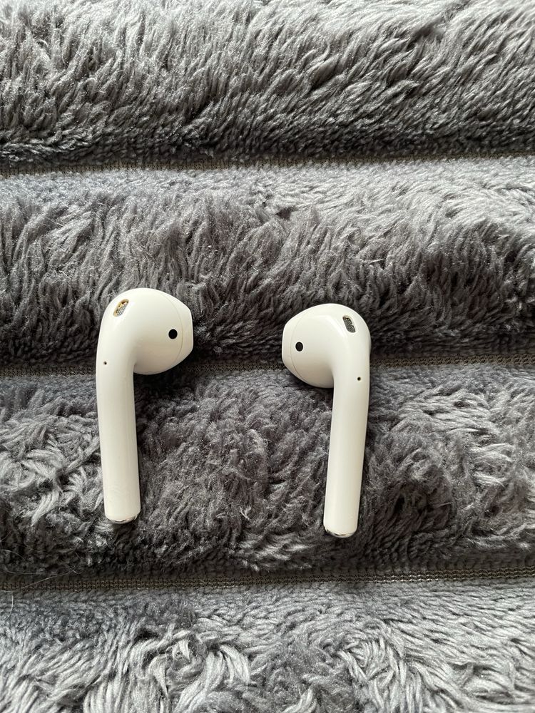 Навушники Apple AirPods 2 with Charging Case