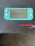 Nintendo switch lite com uma racha