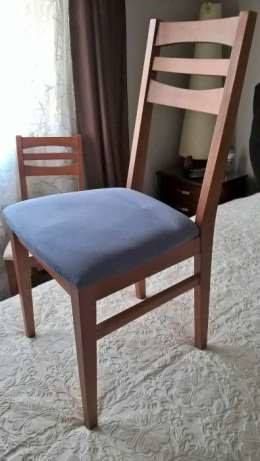 Mesa Cerejeira +4 Cadeiras (2 azuis e 2 brancas)