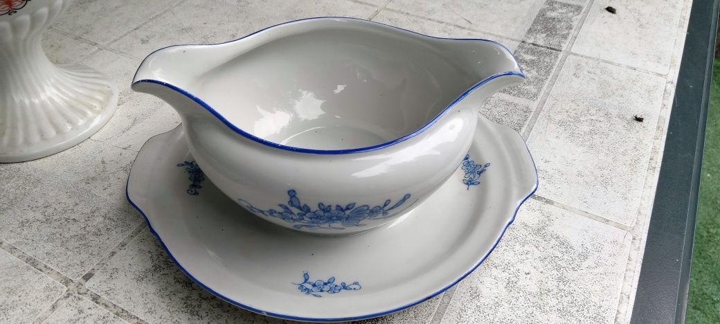 Naczynia porcelanowe sosjerka miseczki łyżeczki Chodzież KPM Wałbrzych