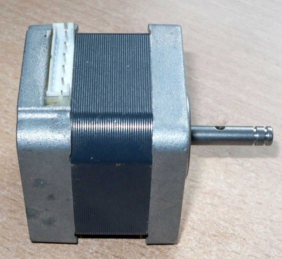 Silnik krokowy JAPAN SERVO-24V/1,2A/1,8 step,dru3D