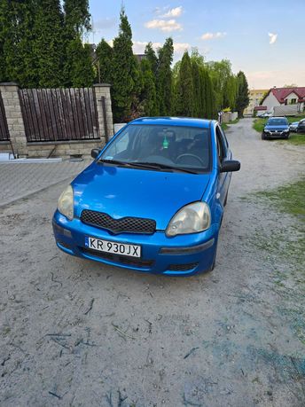 TOYOTA YARIS 1,3 benzyna