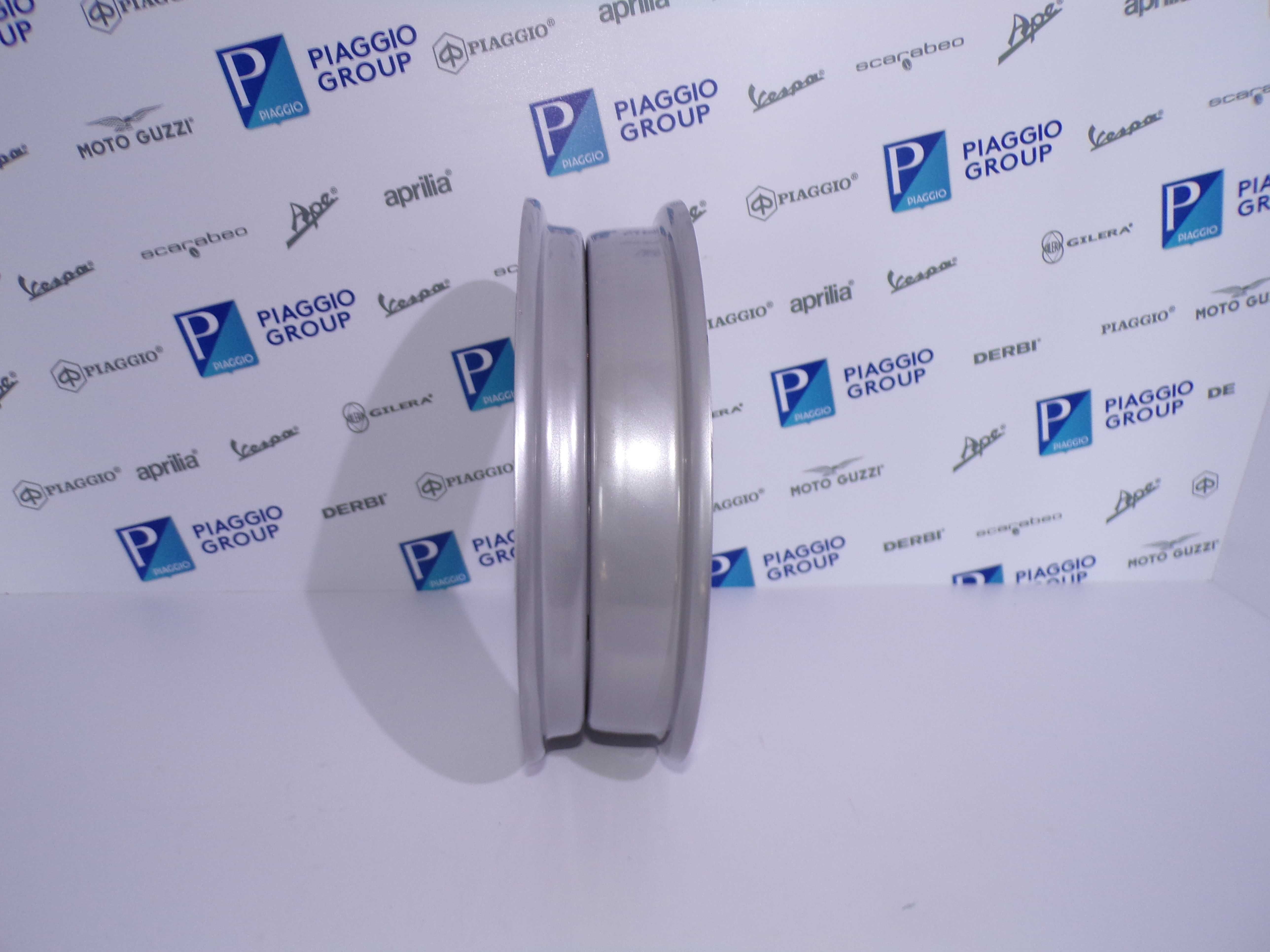 Oryginalna Nowa Felga 2 częściowa skręcana Vespa PK PX S 10" OEM.