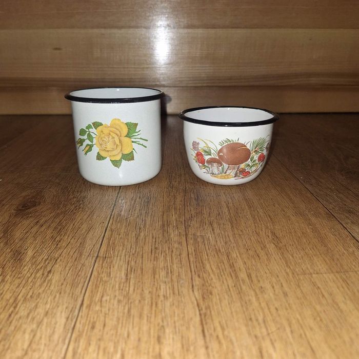 Емальовані чашки