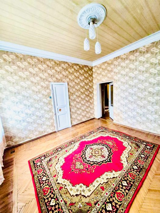 Продам елітну трикімнатну квартиру в центрі міста - 100 м².