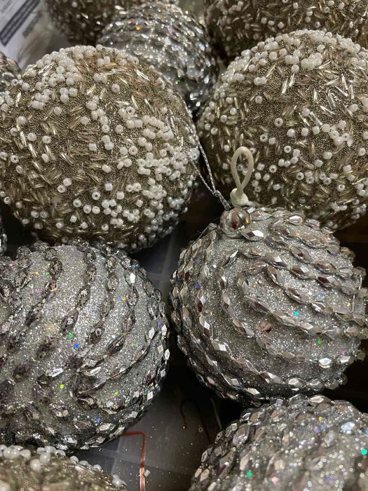 Продам елку искусственную новогоднюю