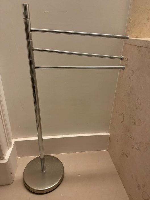 Toalheiro em metal para toalhas