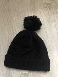 Czarna czapka zimowa z pomponem Medicine