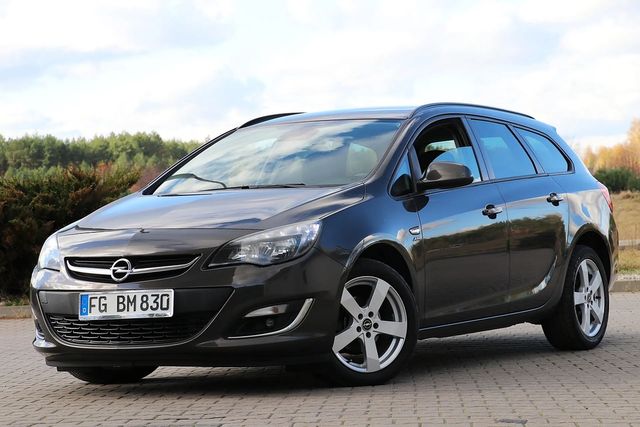 Opel Astra Nawigacja Podgrzewana Kierownica Podgrzewane Fotele Lift ACTIVE Niemcy