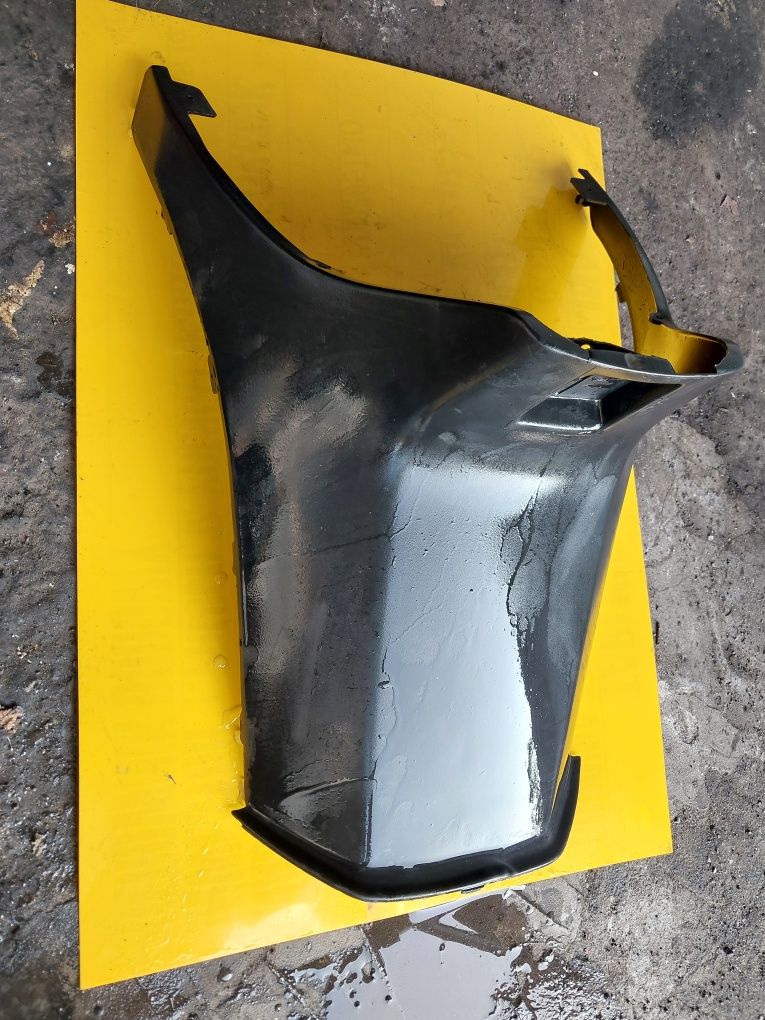 Plastik zasłaniający dojście do świecy owiewka piaggio typhoon części