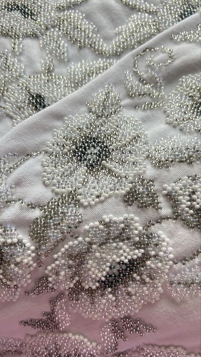 Вишита бісером блузка