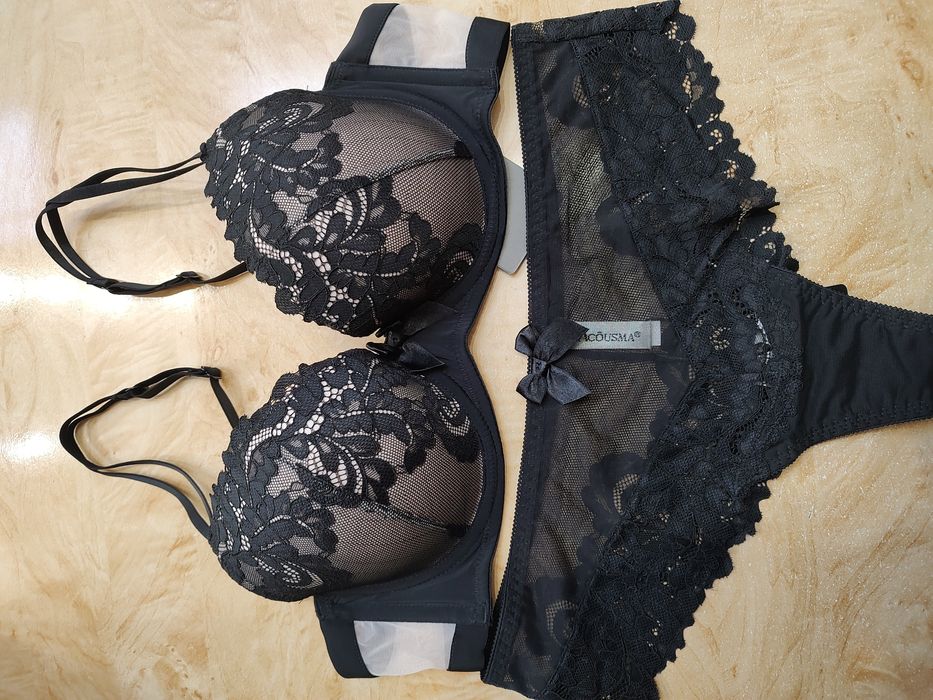 Вишукані комплекти жіночої білизни Acousma