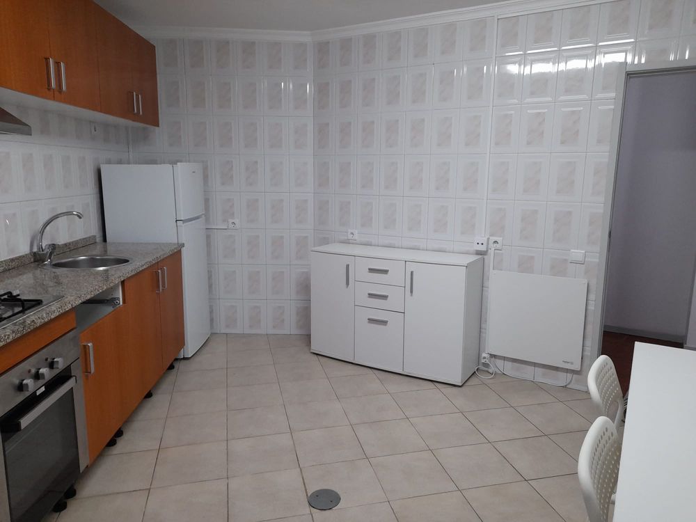 Arrenda-se T2 recuado