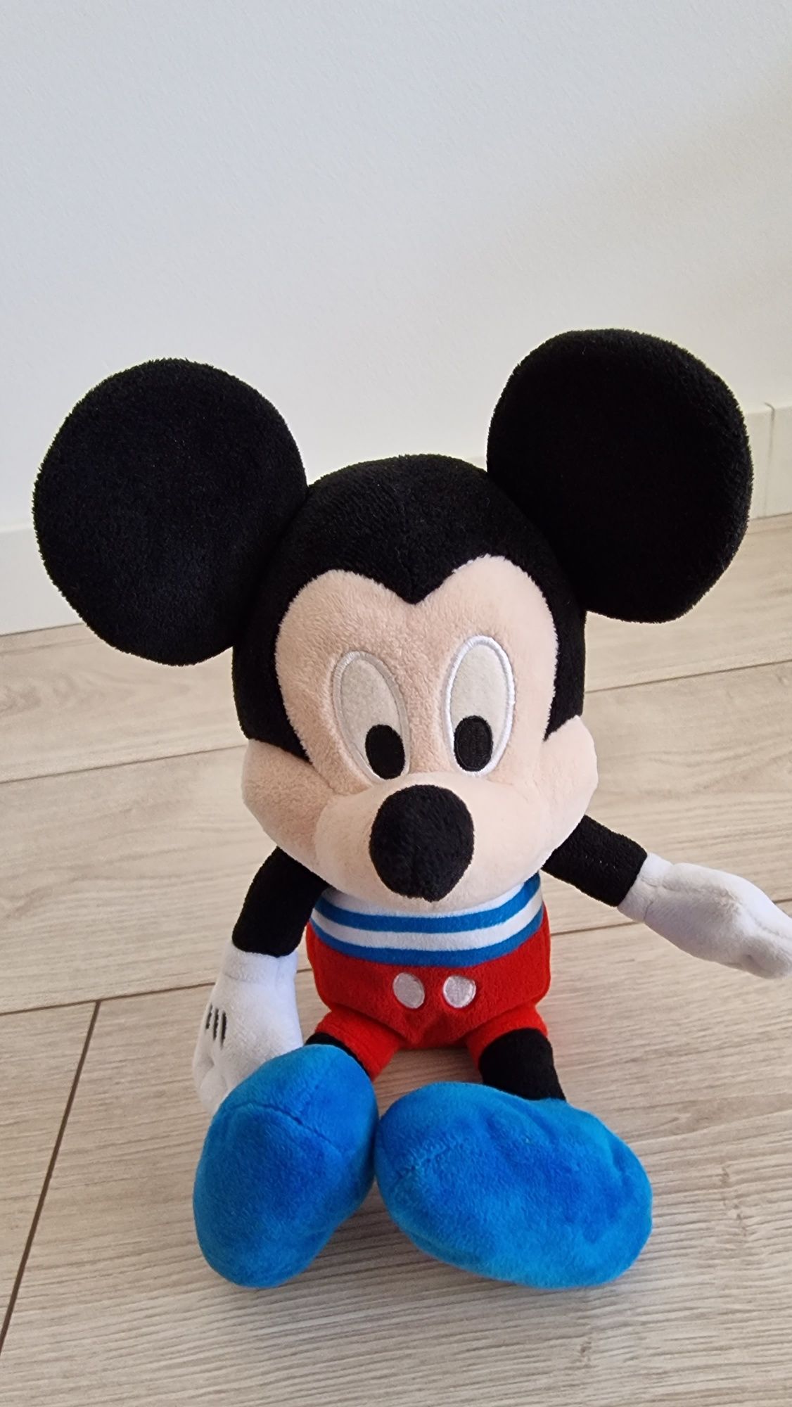 Peluche interativo Mickey beijinho