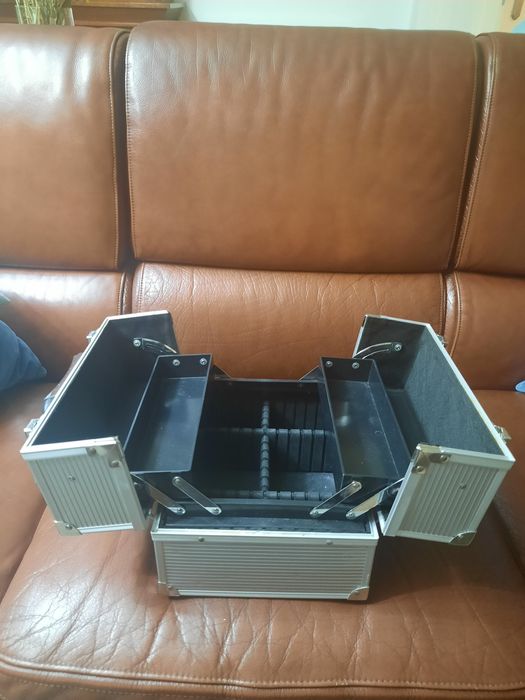 Mala maquiagem, cosmetica