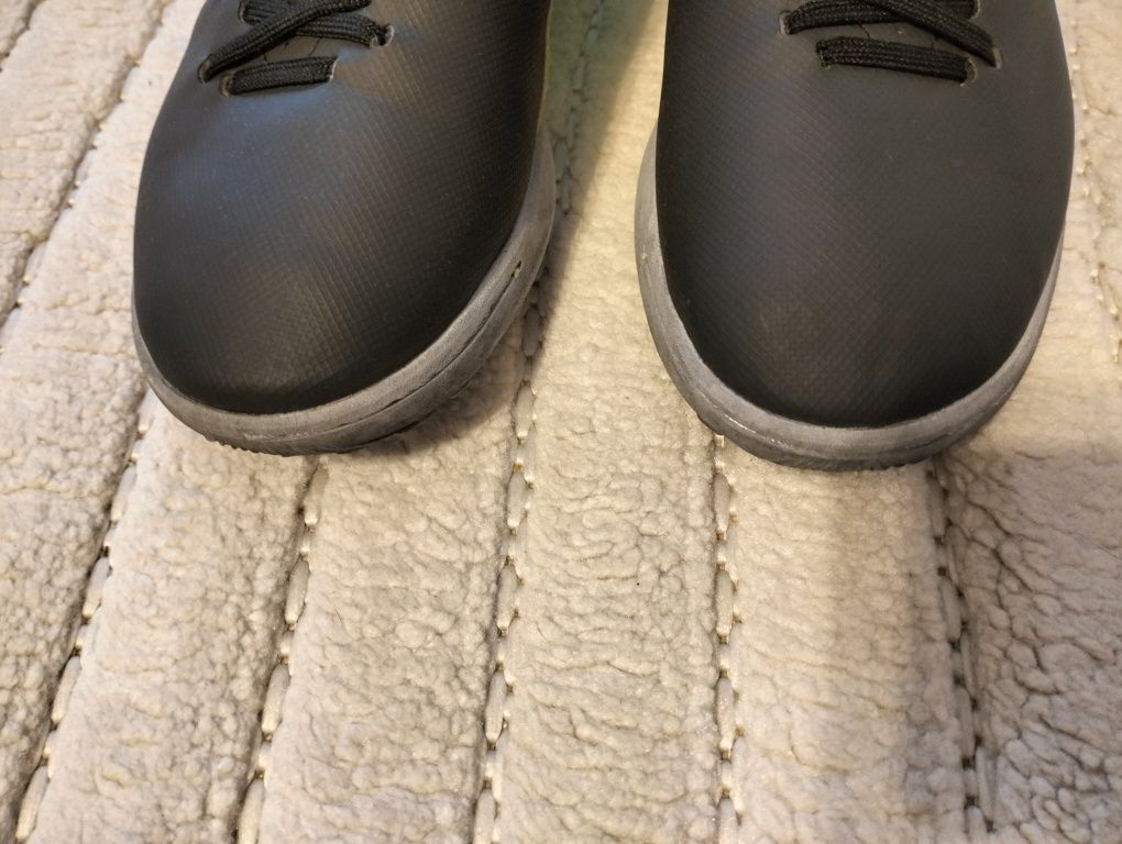 Buty piłkarskie Kipsta Turfy r. 39 stan idealny