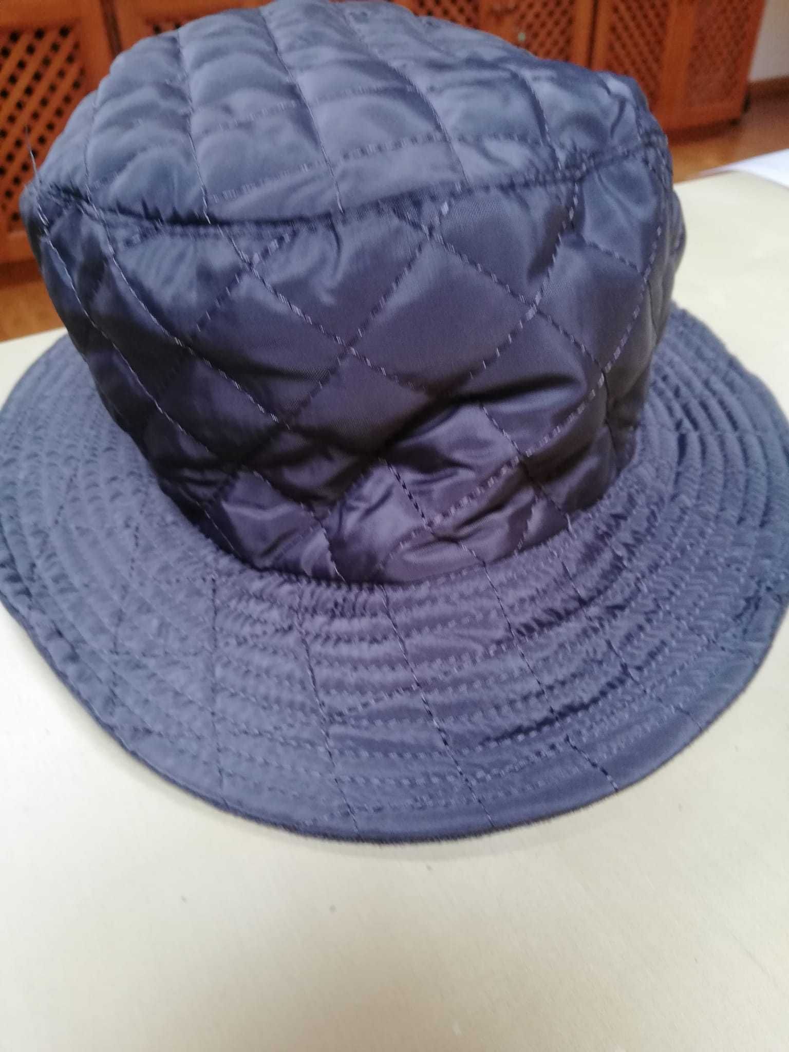 Chapéu cinzento reversível novo com etiqueta