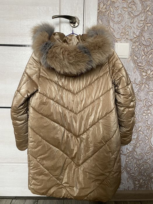 Шикарное зимнее золотое пальто на девочку