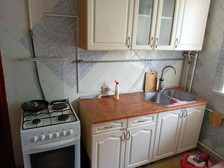 Продам 2х ком. полнометражную кв-ру в центре , ул.Б.Хмельницкого 3/4