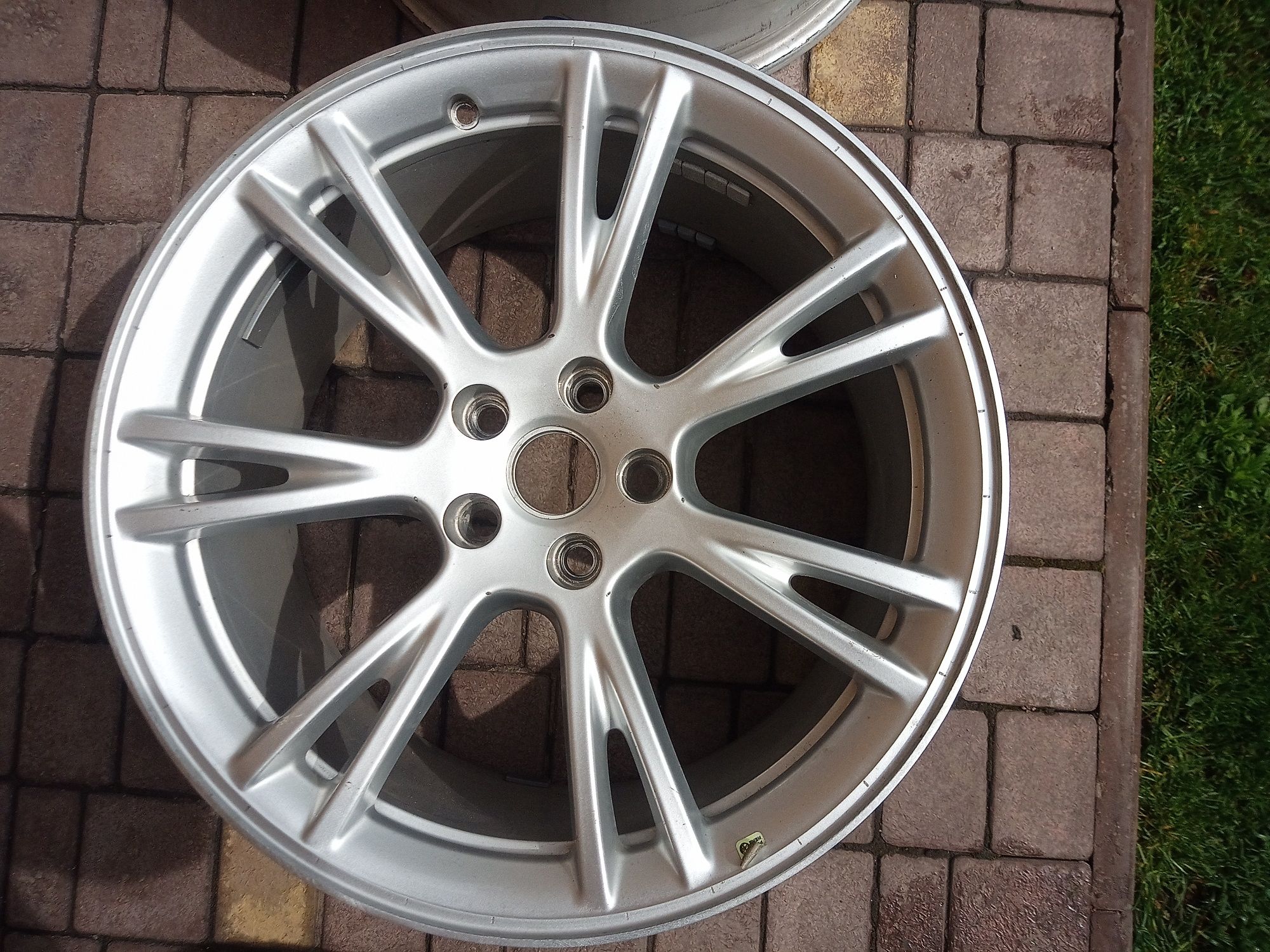 Диски 19"x9.5 Tesla Y оригинал