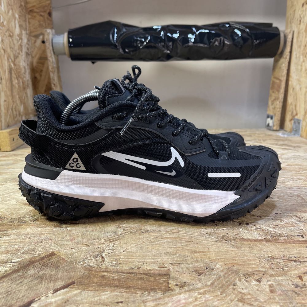 Чоловічі кросівки Nike Acg Mountain Fly 2 Low Gore Tex Black White