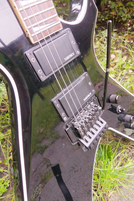 Gitara  elektryczna Samick Warlock WKRB 121