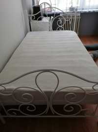 Łóżko białe metalowe z materacem