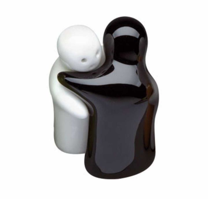 Солонка та перечниця Обійми