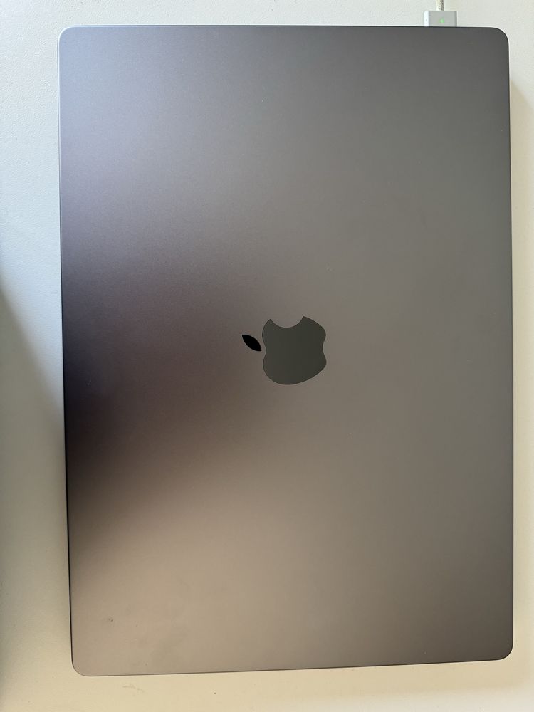 Macbook Pro 16,2” Czip M1 MAX, dysk 1 TB