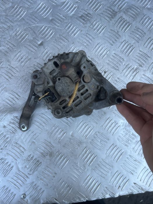 Генератор 2.0 бенз Mitsubishi pajero 1986 год паджеро