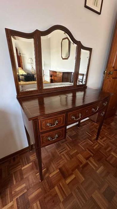 Mobília quarto antiga estilo D. Maria