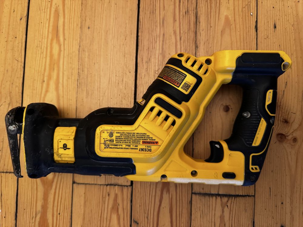 Продається Пила шабельна акумуляторна безщіткова DeWALT DCS367N