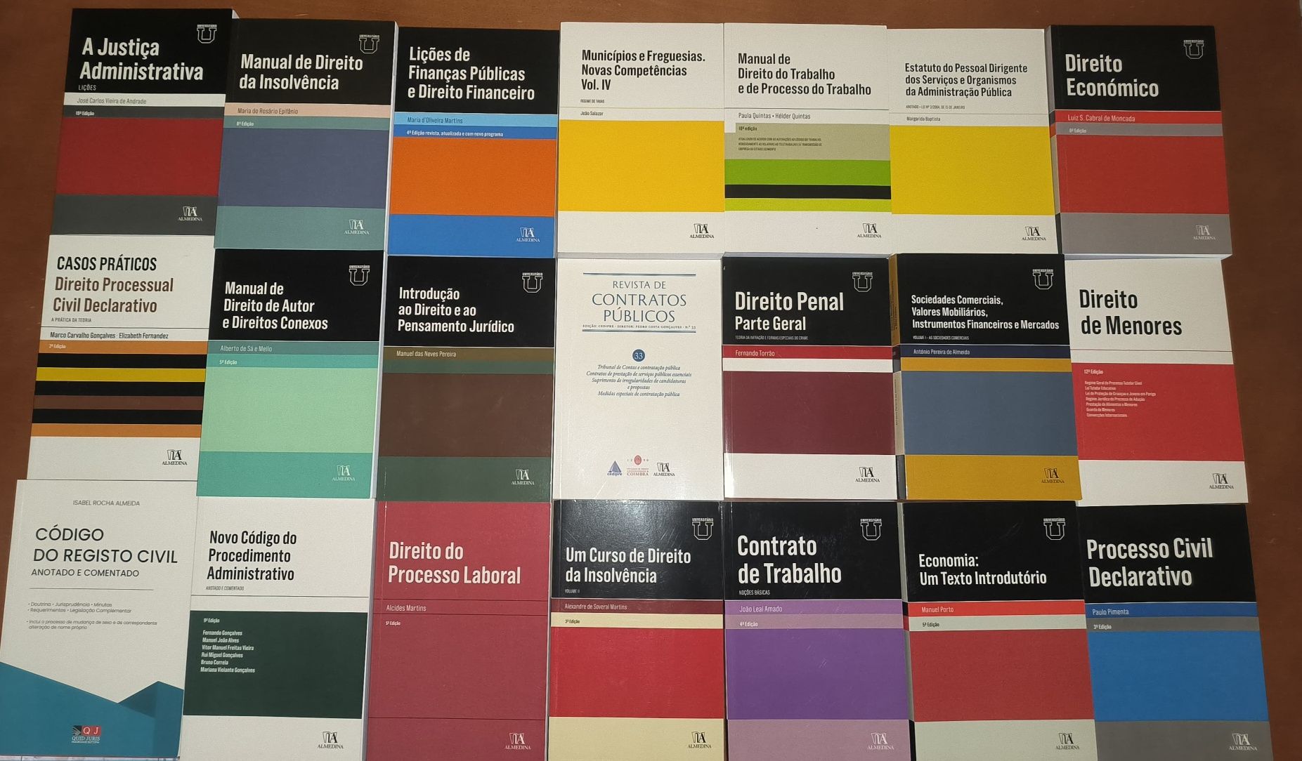 Livros de Direito desde 10 euros  (Ver descrição)