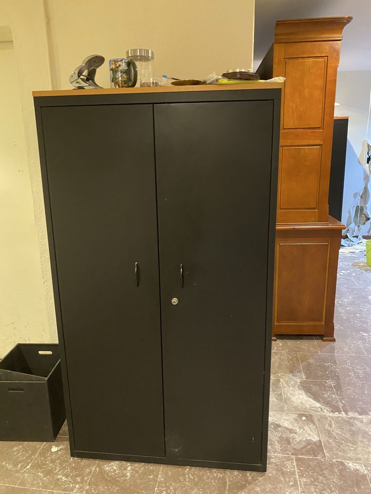Moveis para escritorio/ garagem.